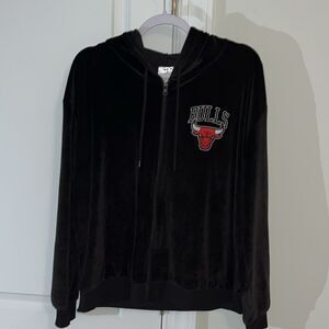Women’s Soft Black Velvet Velour Chicago Bulls Zipper Hoodie Hooded Sweatshirt